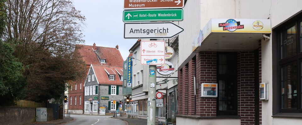 Straßenschild Amtsgericht