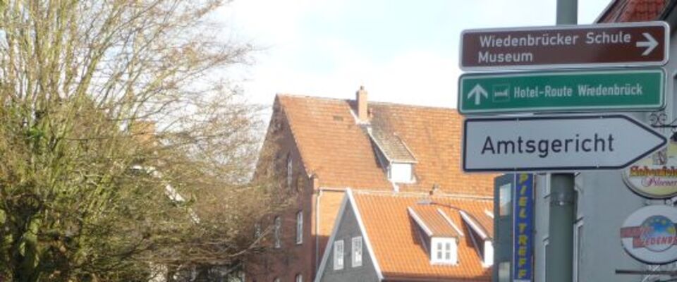 Straßenschild Amtsgericht